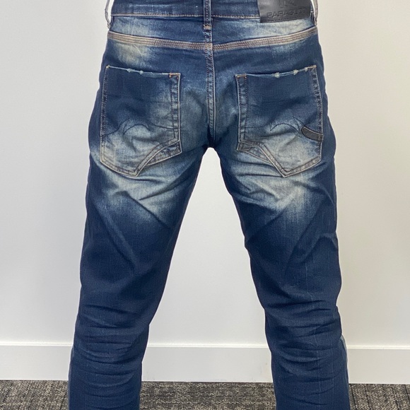 Comfort fit jeans. - Picture 2 of 3